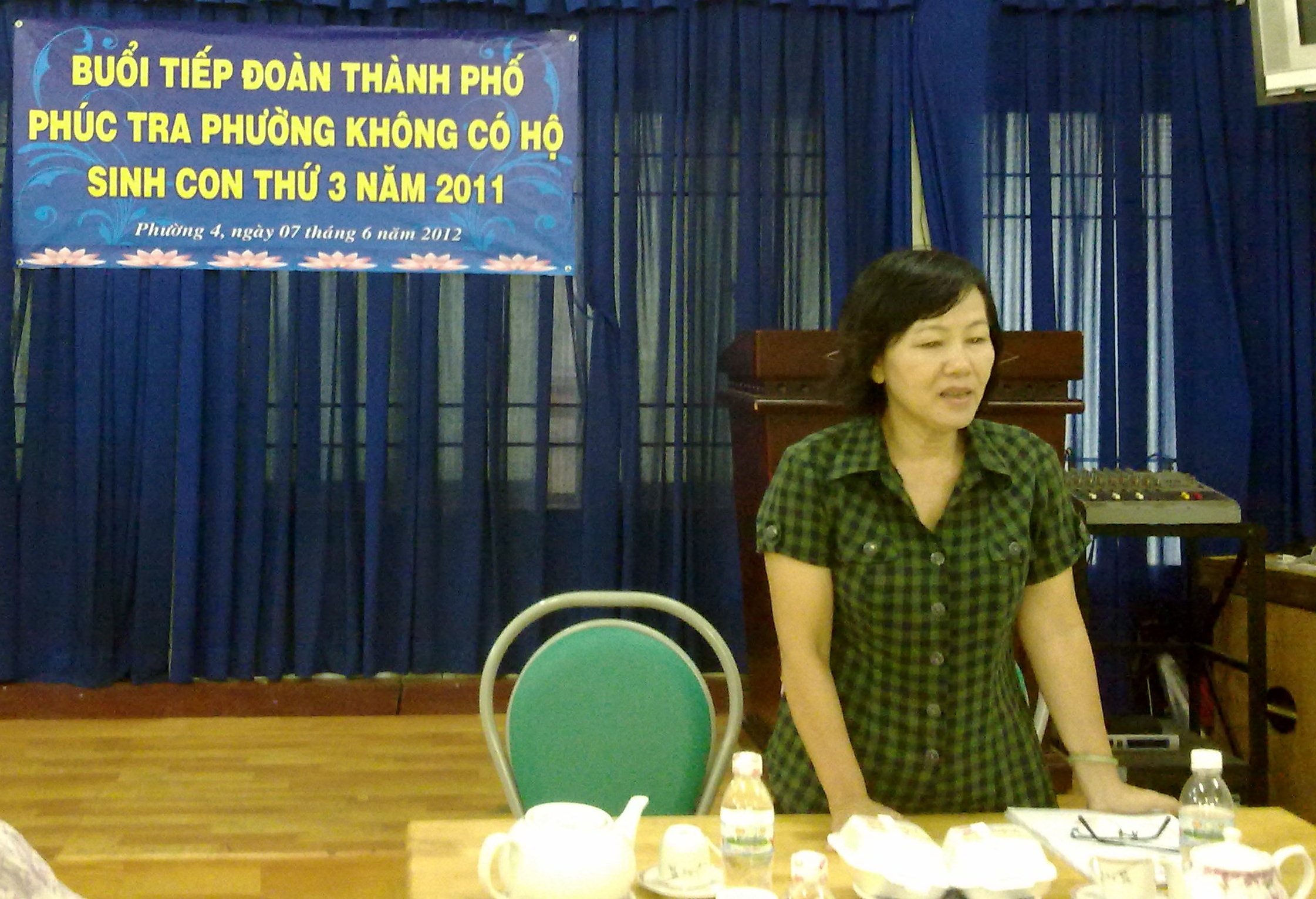 Bà Tô Thị Kim Hoa - Phó Giám Đốc Sở Y Tế kiêm Chi cục trưởng Chi cục DS-KHHGĐ kết luận tại buổi phúc tra phường 4 quận 10 ngày 7/6/2012