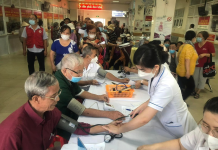 PHƯỜNG 8 QUẬN 5 TỔ CHỨC KHÁM SỨC KHOẺ NGƯỜI CAO TUỔI TRONG ĐỢT TRIỂN KHAI CHIẾN DỊCH TRUYỀN THÔNG LỒNG GHÉP NÂNG CAO CHẤT LƯỢNG DÂN SỐ TẠI VÙNG MỨC SINH THẤP NĂM 2023