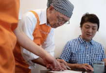 Quán cà phê chỉ thuê nhân viên đãng trí