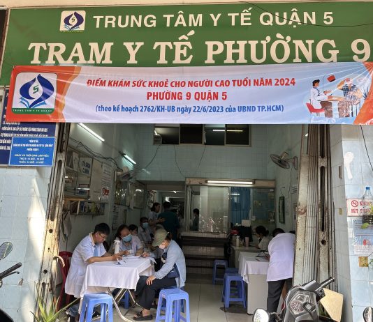 PHÒNG Y TẾ QUẬN 5 GIÁM SÁT KHÁM SỨC KHOẺ NGƯỜI CAO TUỔI TRONG CHIẾN DỊCH TRUYỀN THÔNG LỒNG GHÉP VỚI CUNG CẤP DỊCH VỤ NÂNG CAO CHẤT LƯỢNG DÂN SỐ TẠI VÙNG MỨC SINH THẤP NĂM 2024