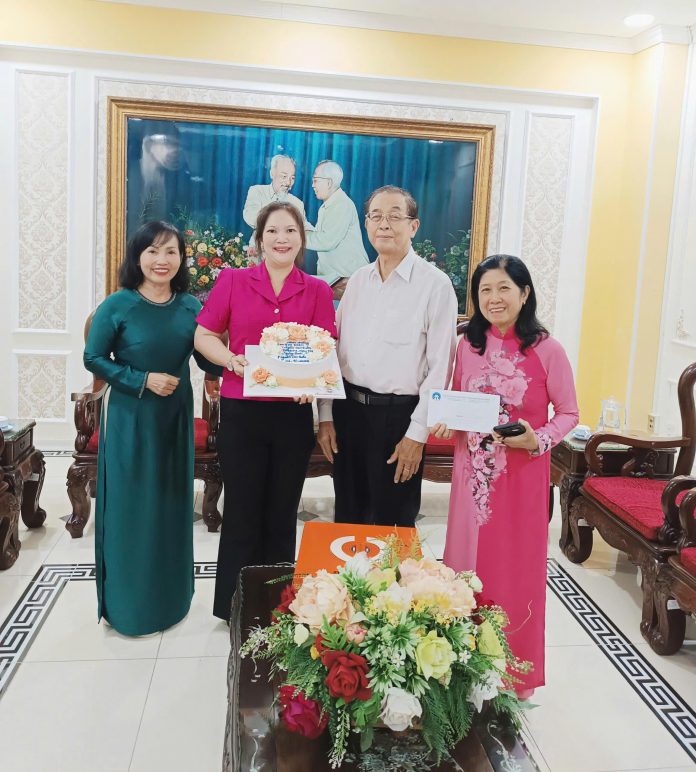 z7071004170777_ad5f03a96d6dde42b848dbd2ee6ebb3b