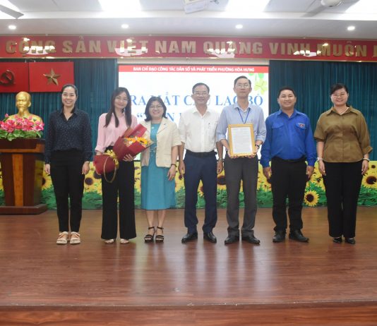 PHƯỜNG HÒA HƯNG TỔ CHỨC HỘI NGHỊ TỔNG KẾT CÔNG TÁC DÂN SỐ NĂM 2025, TRIỂN KHAI PHƯƠNG HƯỚNG NHIỆM VỤ NĂM 2026; HỌP MẶT KỶ NIỆM NGÀY DÂN SỐ VIỆT NAM (26/12) VÀ HƯỞNG ỨNG THÁNG HÀNH ĐỘNG QUỐC GIA VỀ DÂN SỐ NĂM 2025