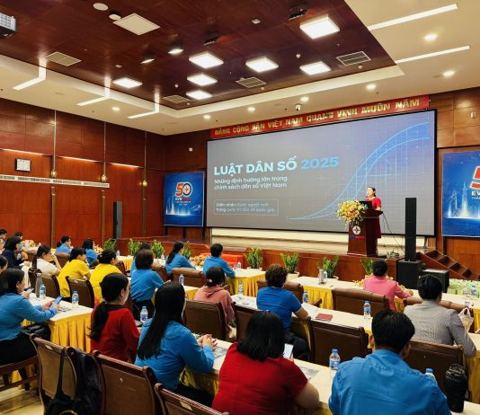 CHI CỤC DÂN SỐ PHỐI HỢP VỚI LIÊN ĐOÀN LAO ĐỘNG THÀNH PHỐ HỒ CHÍ MINH TỔ CHỨC HỘI NGHỊ TẬP HUẤN CHUYÊN ĐỀ “LUẬT DÂN SỐ VÀ CÁC VẤN ĐỀ DÂN SỐ” NĂM 2026