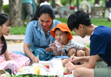 THƯỞNG TIỀN KHUYẾN SINH VÀ BÀI TOÁN NGƯỜI TRẺ NGẠI ĐẺ